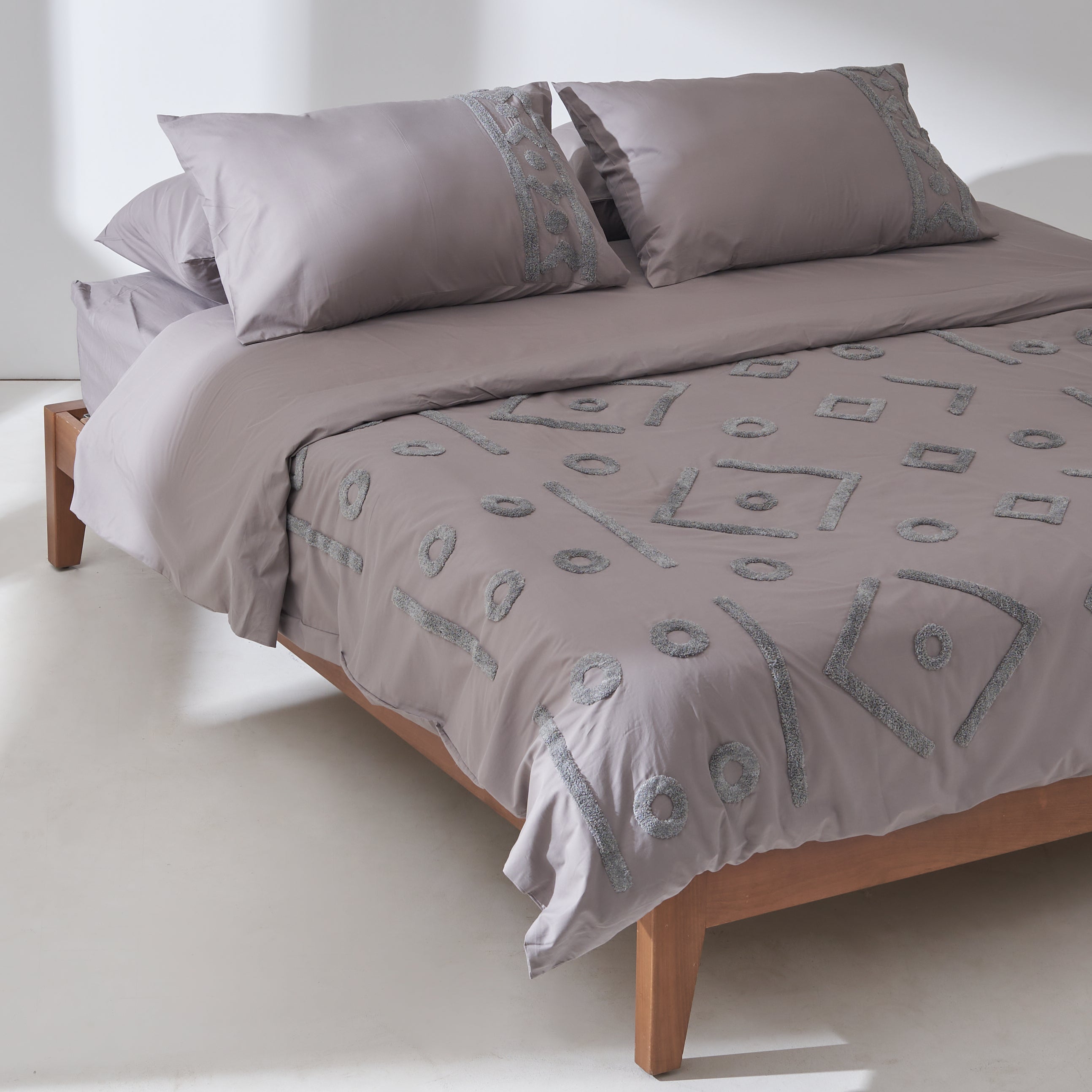 Tufted Duvet Set in Ivory - Arrows