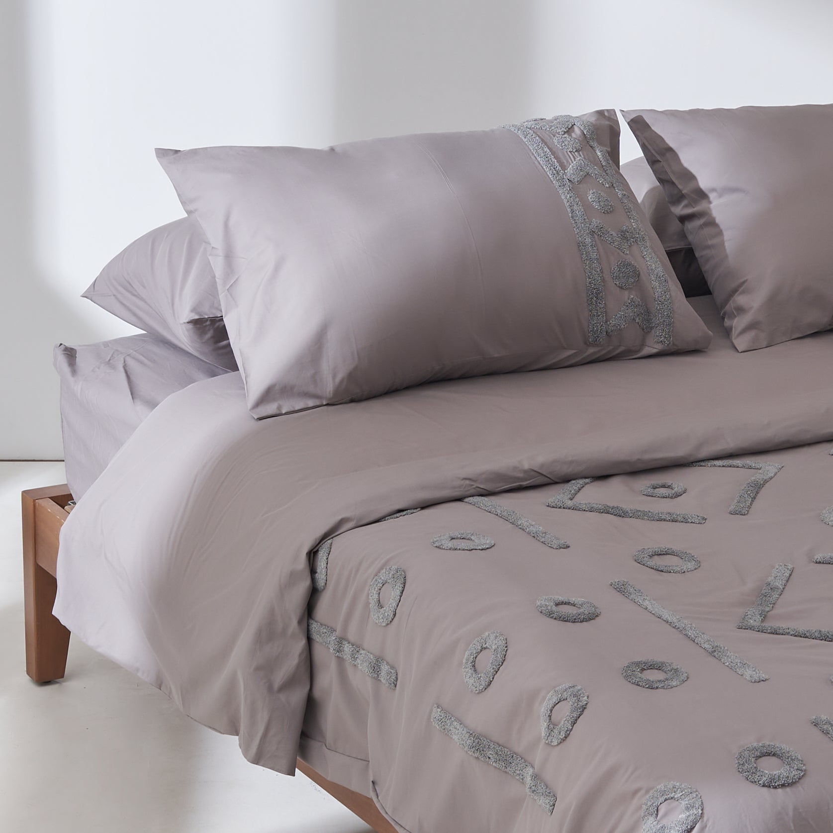 Tufted Duvet Set in Ivory - Arrows