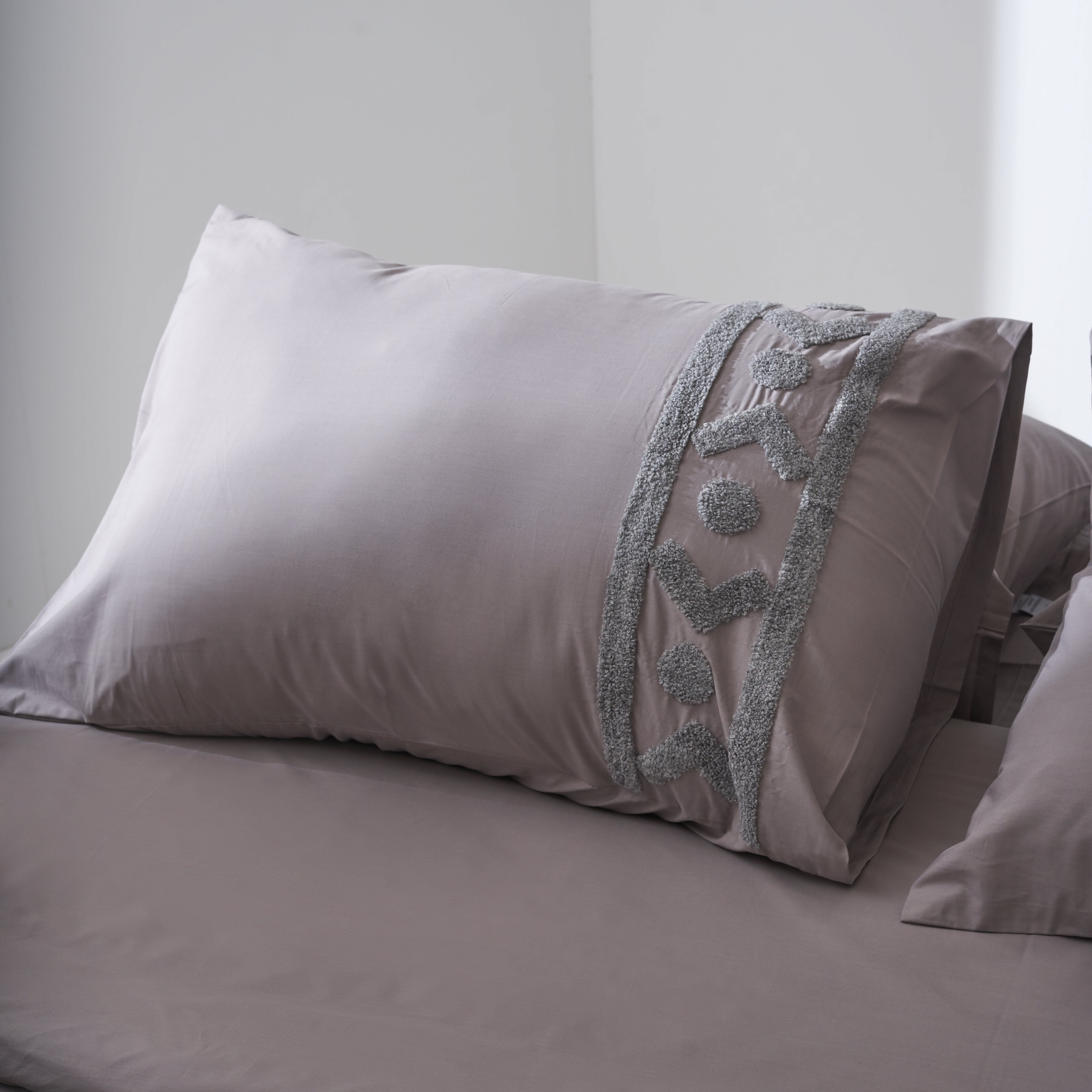 Tufted Duvet Set in Ivory - Arrows