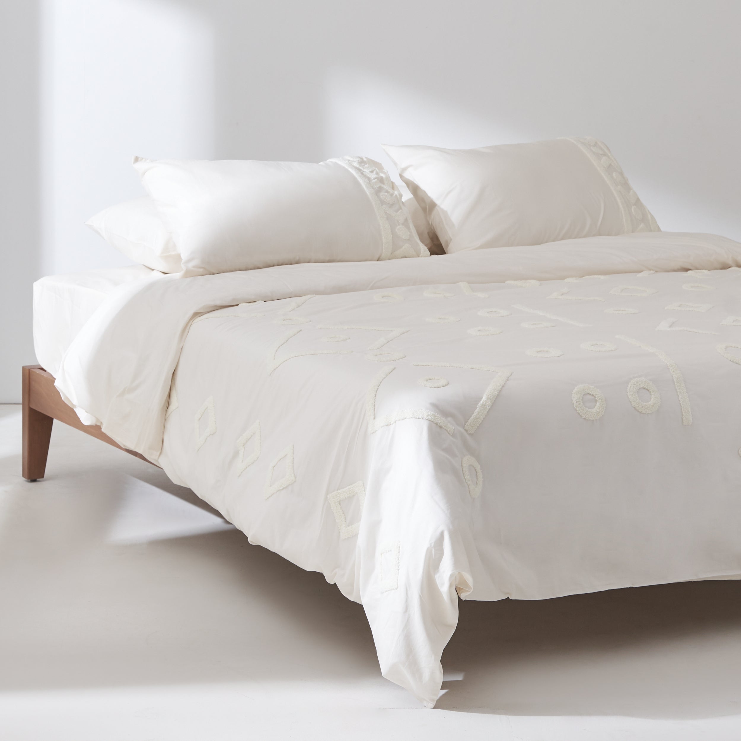 Tufted Duvet Set in Ivory - Arrows