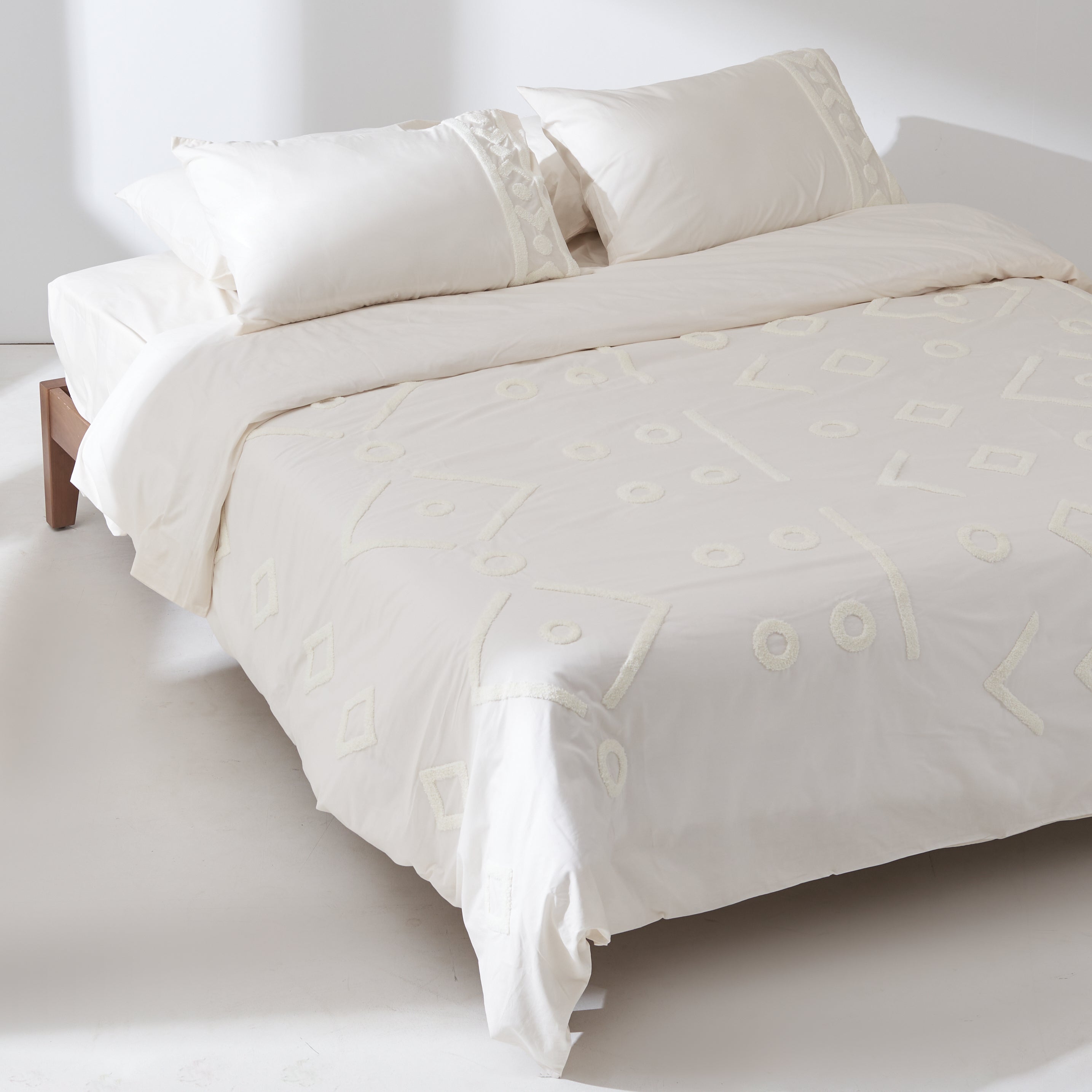 Tufted Duvet Set in Ivory - Arrows