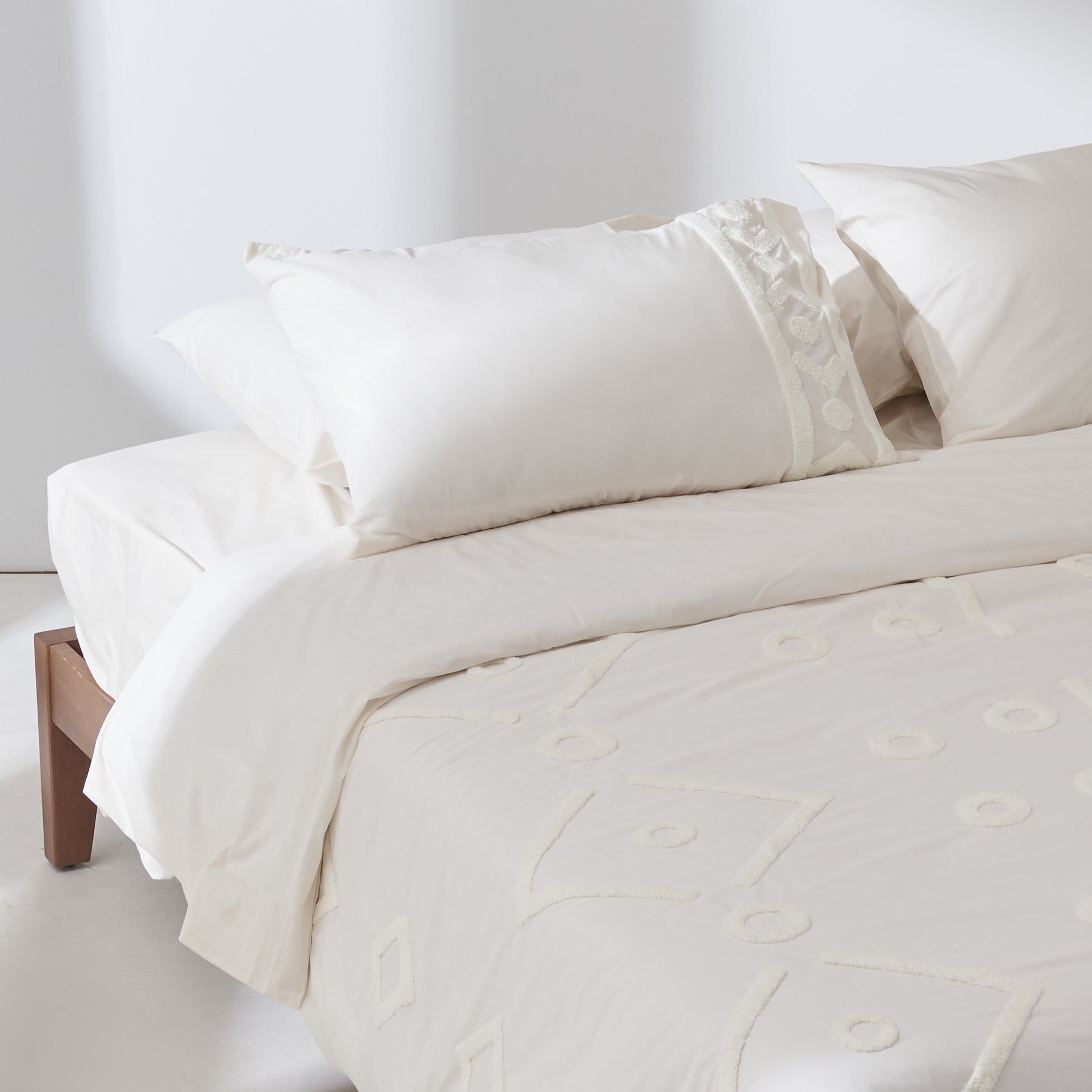 Tufted Duvet Set in Ivory - Arrows