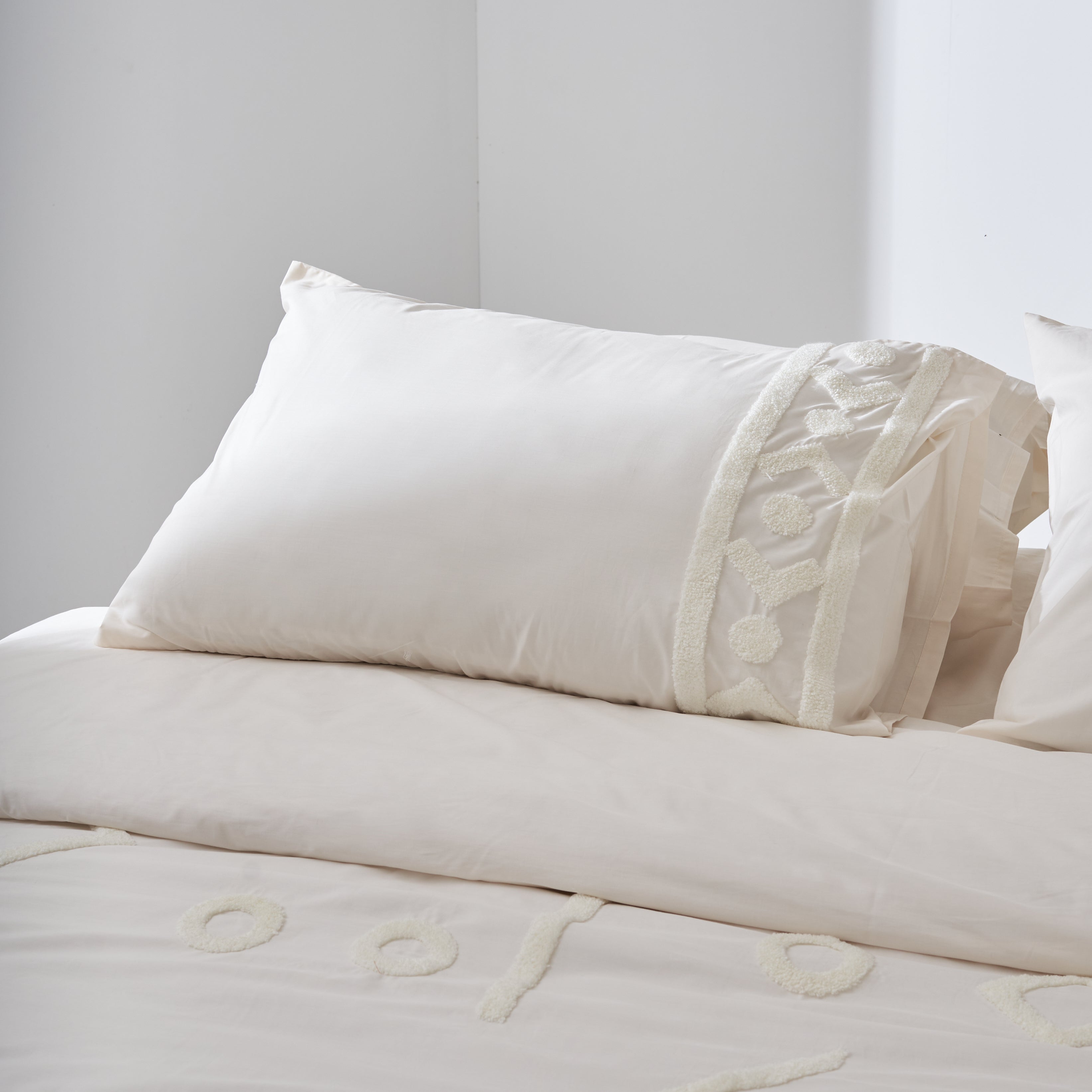 Tufted Duvet Set in Ivory - Arrows